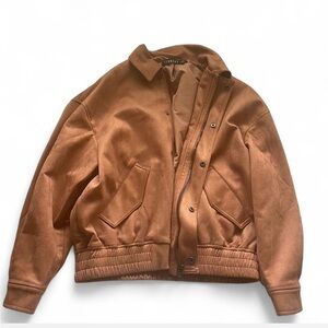 Lioness Kenny Bomber!